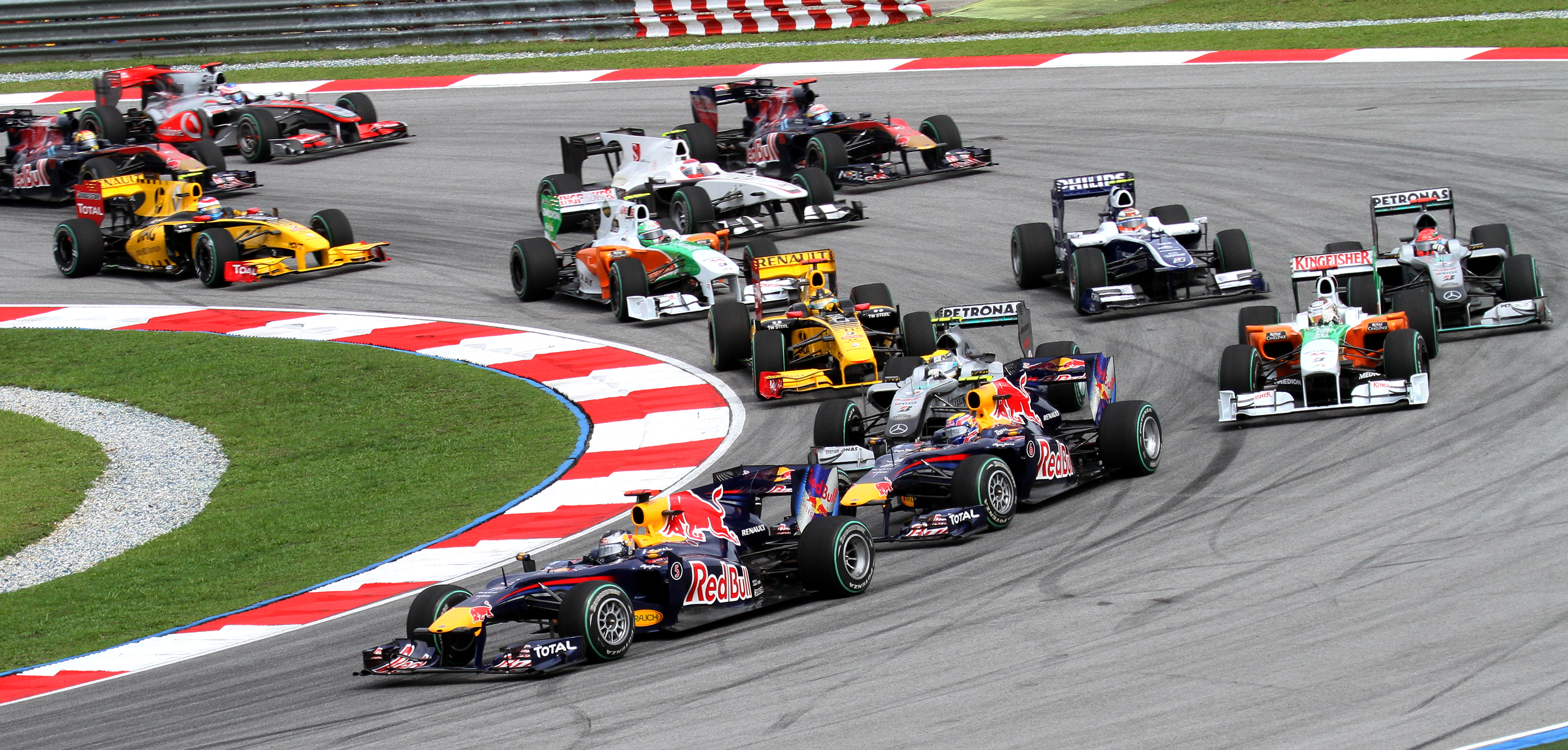 2010 Malaysian GP opening lap