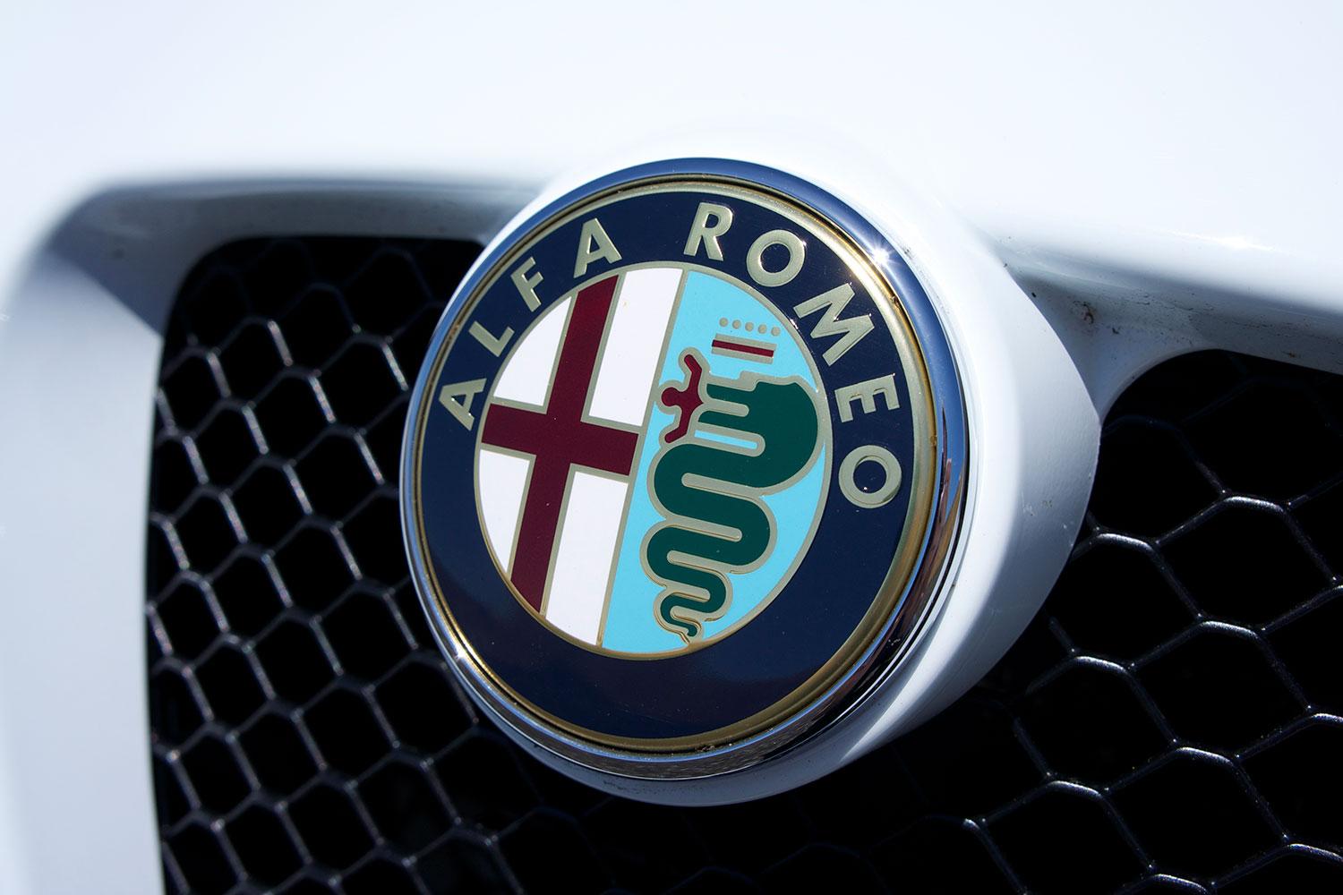 2015 Alfa Romeo 4C badge