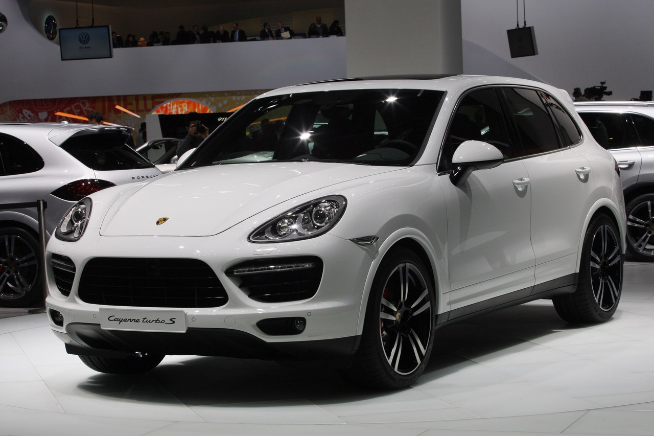 Каен турбо с. Porsche Cayenne Turbo 2013. Porsche Cayenne Turbo s 2015. Porsche Cayenne Turbo s 2013. Porsche Cayenne 2016.