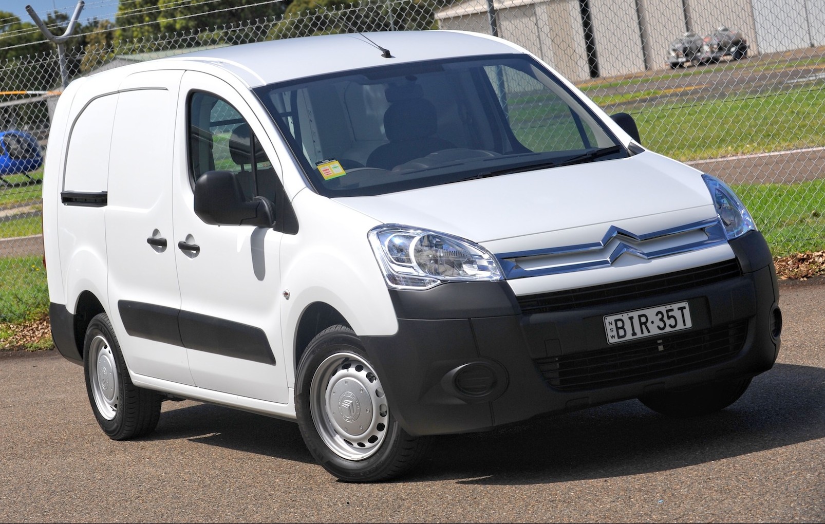 2015 citroen berlingo van 1