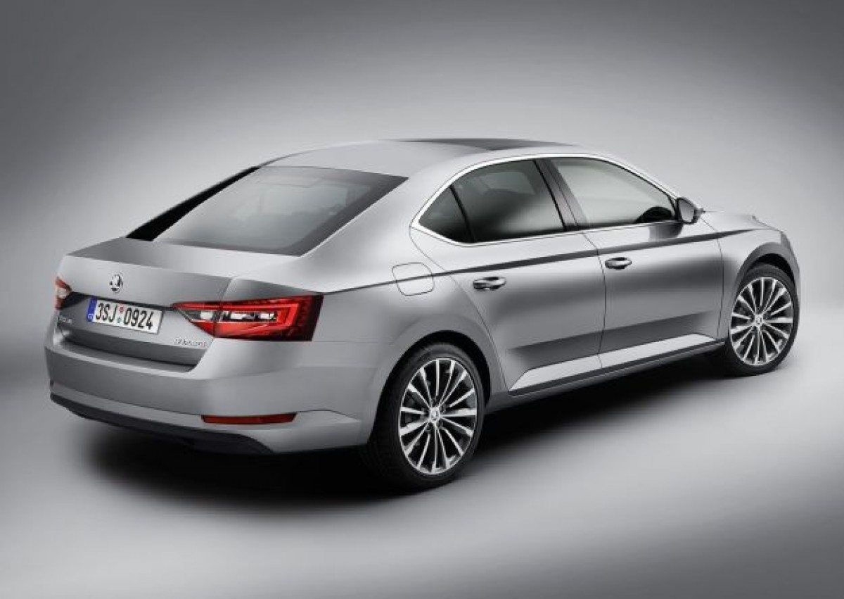 Nuova Skoda Superb 2015 2