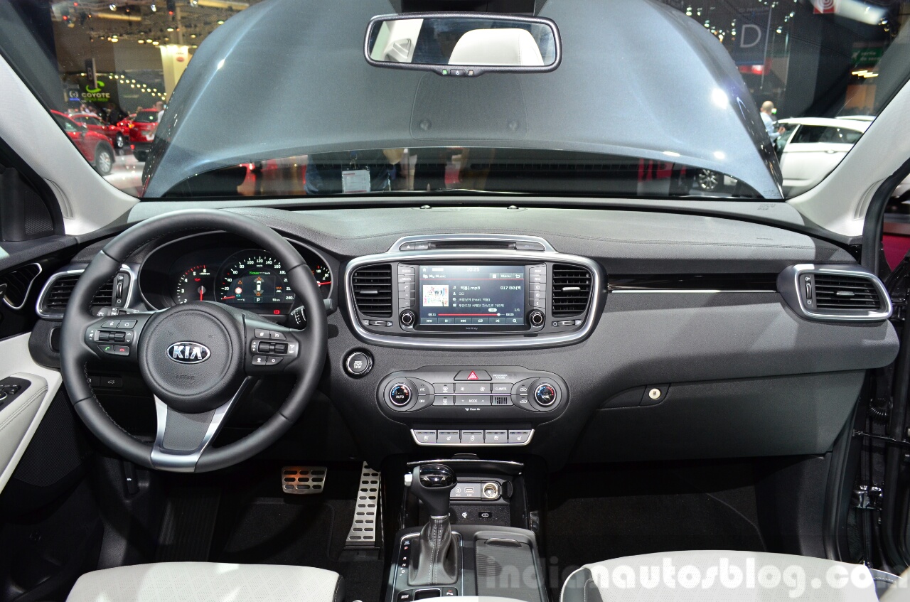 2015 Kia Sorento dashboard at the 2014 Paris Motor Show