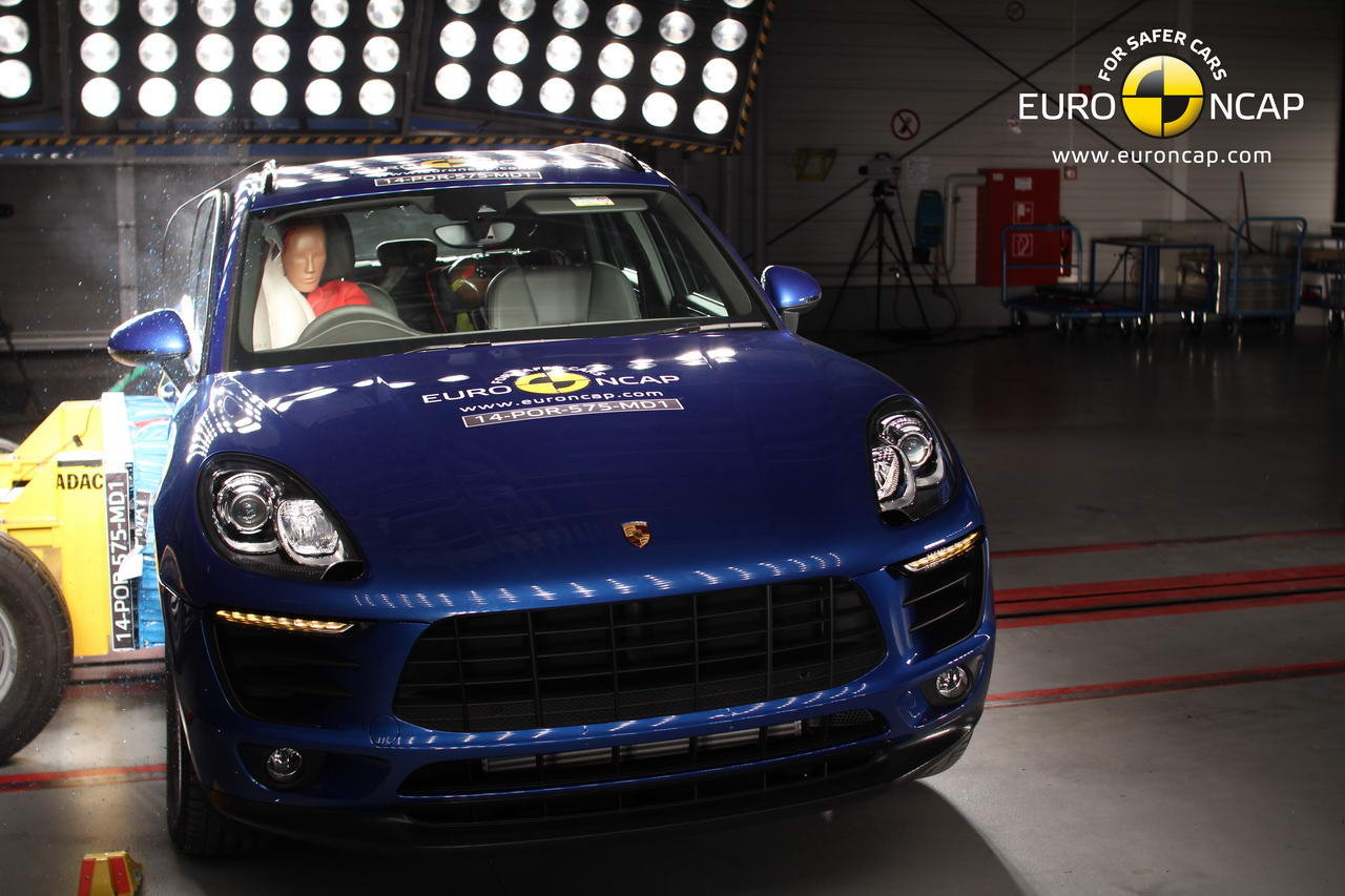 crash test porsche macan 51