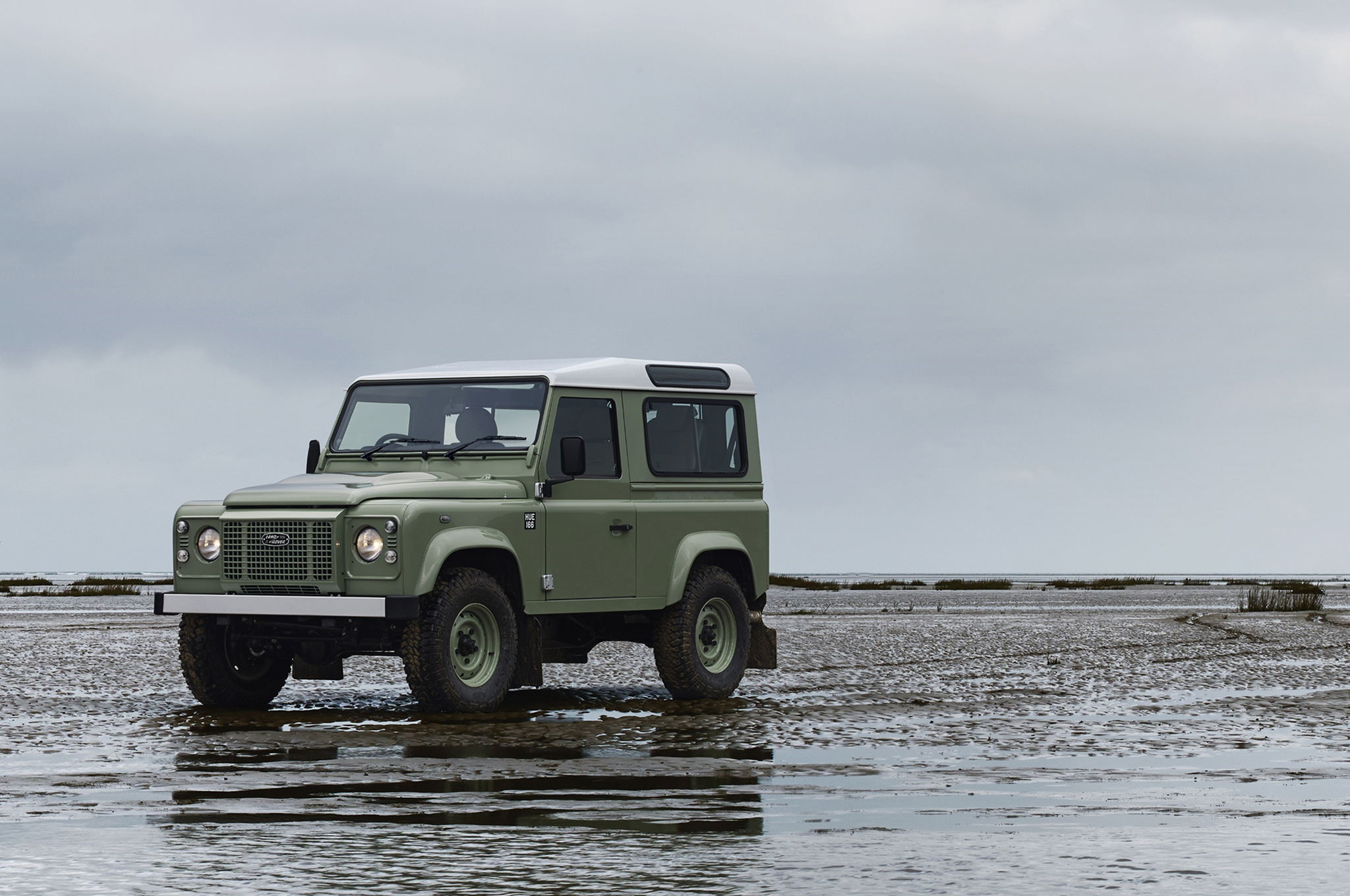 Land Rover Defender 2