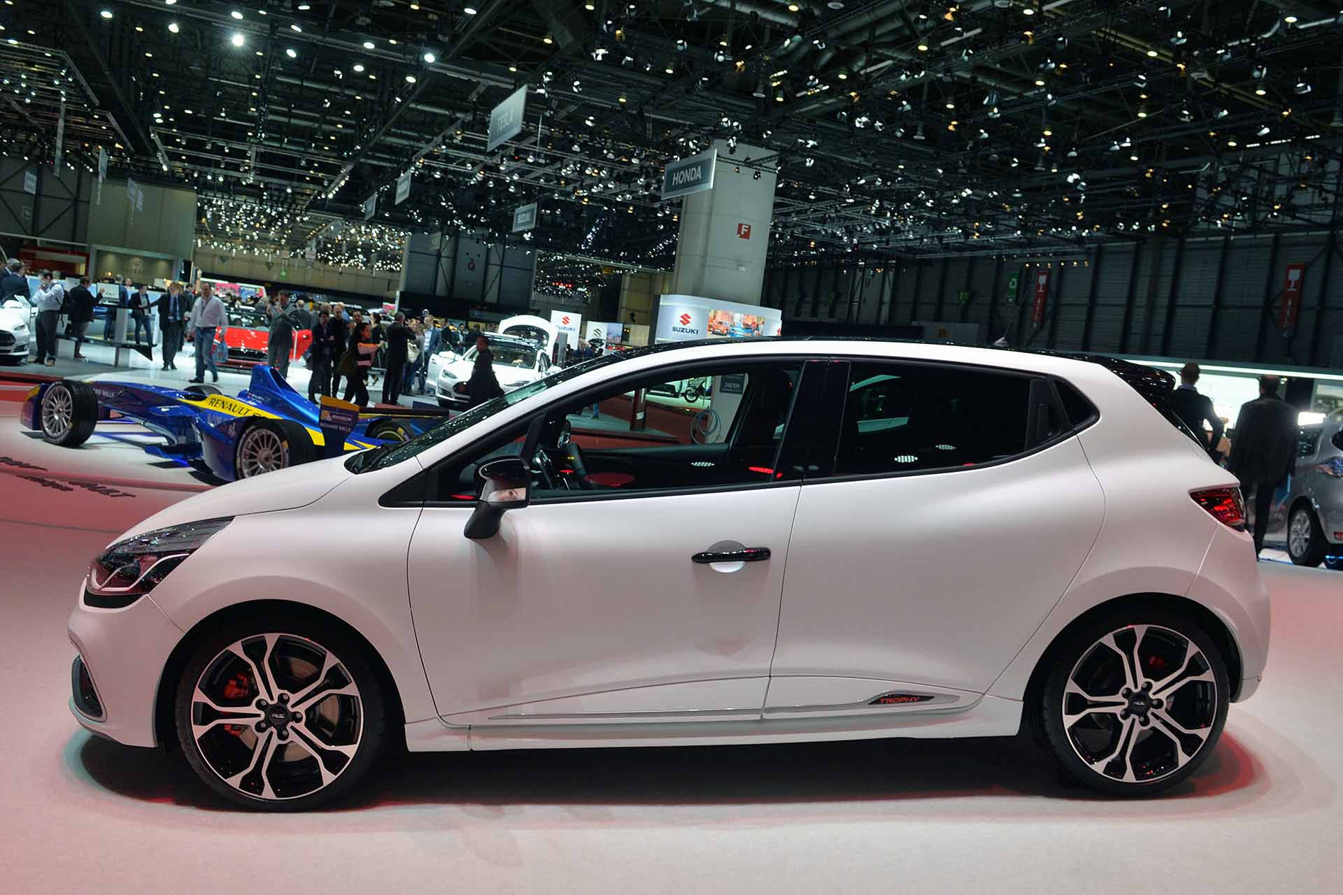 Renault Clio RS 220 Trophy 2015 Geneva Motor Show 5