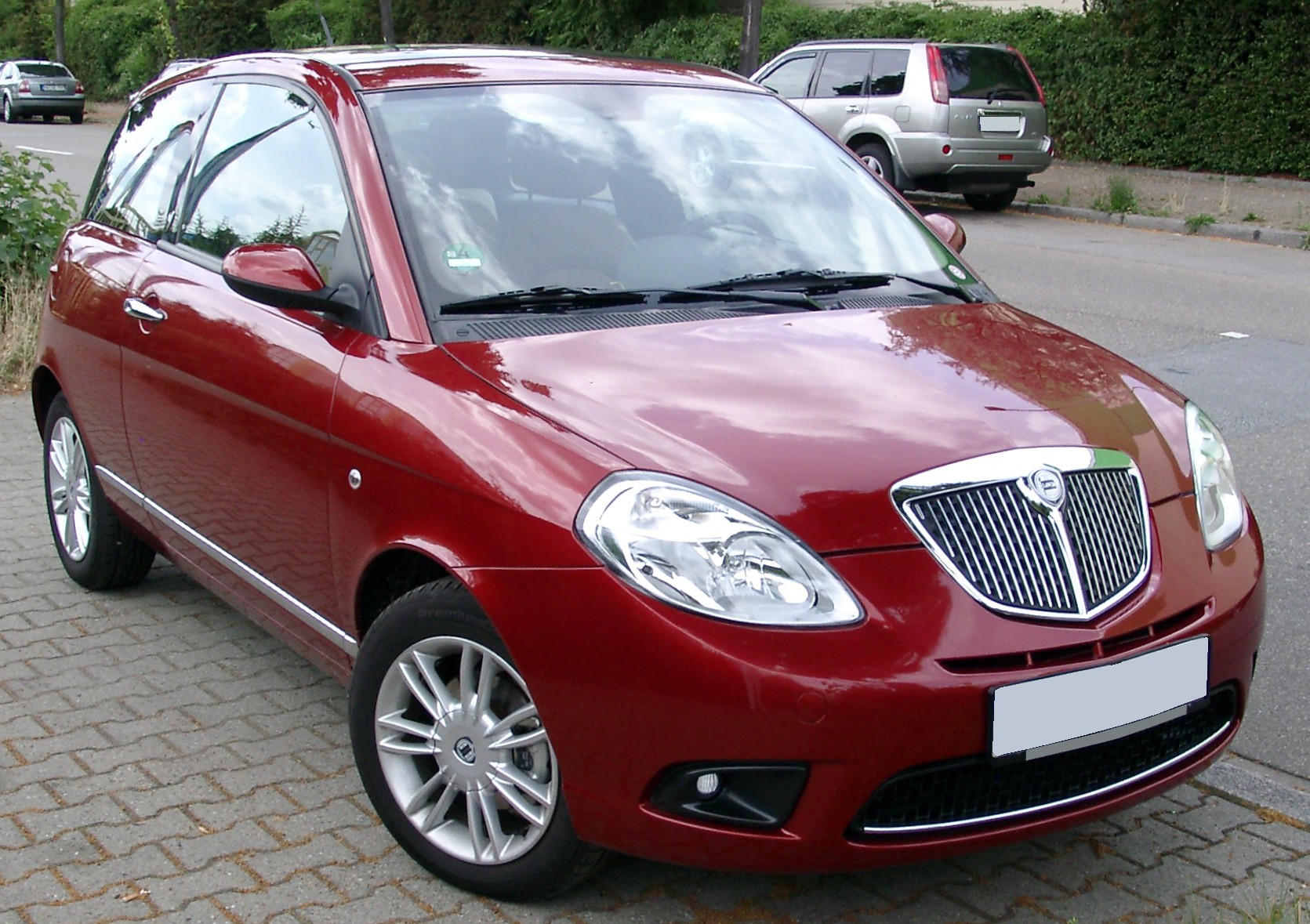 lancia ypsilon batteria