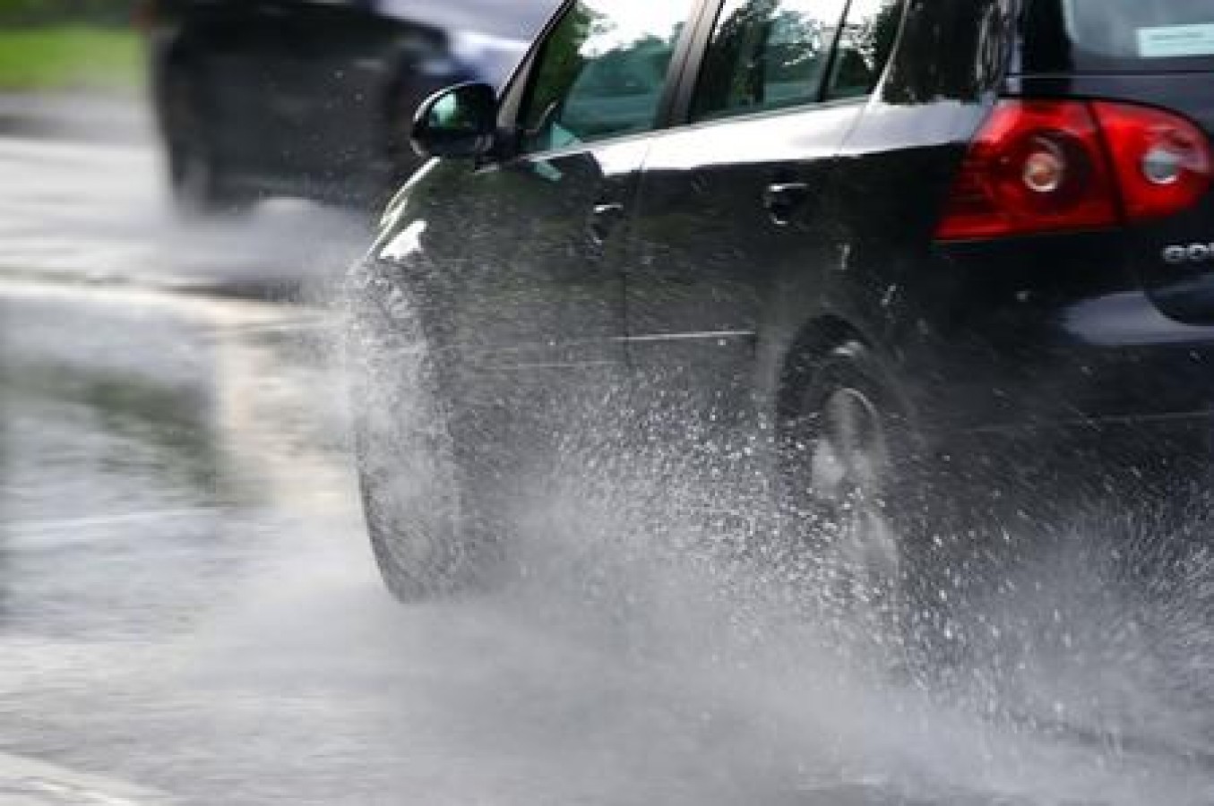 guida auto in caso di pioggia