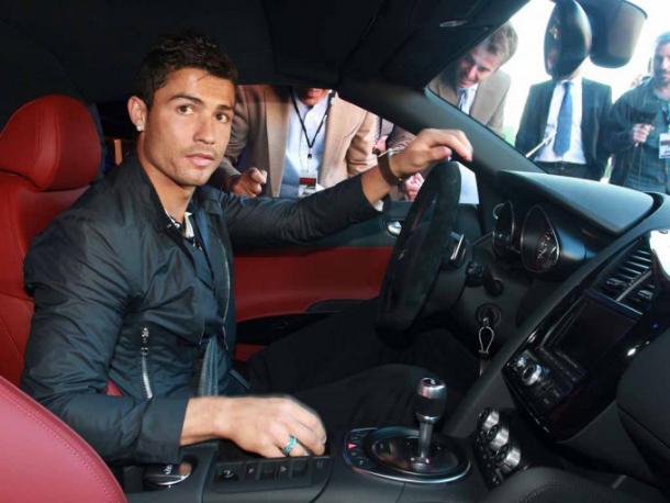 Bugatti_Veyron-Cristiano_Ronaldo-The_most_expensive_Cars_of_Cristiano_Ronaldo