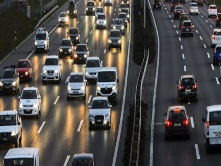 Autostrada: sorpassare a destra è vietato, superare no