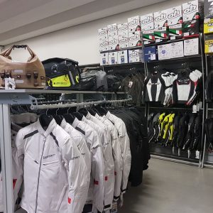 dove e quale tuta da moto comprare