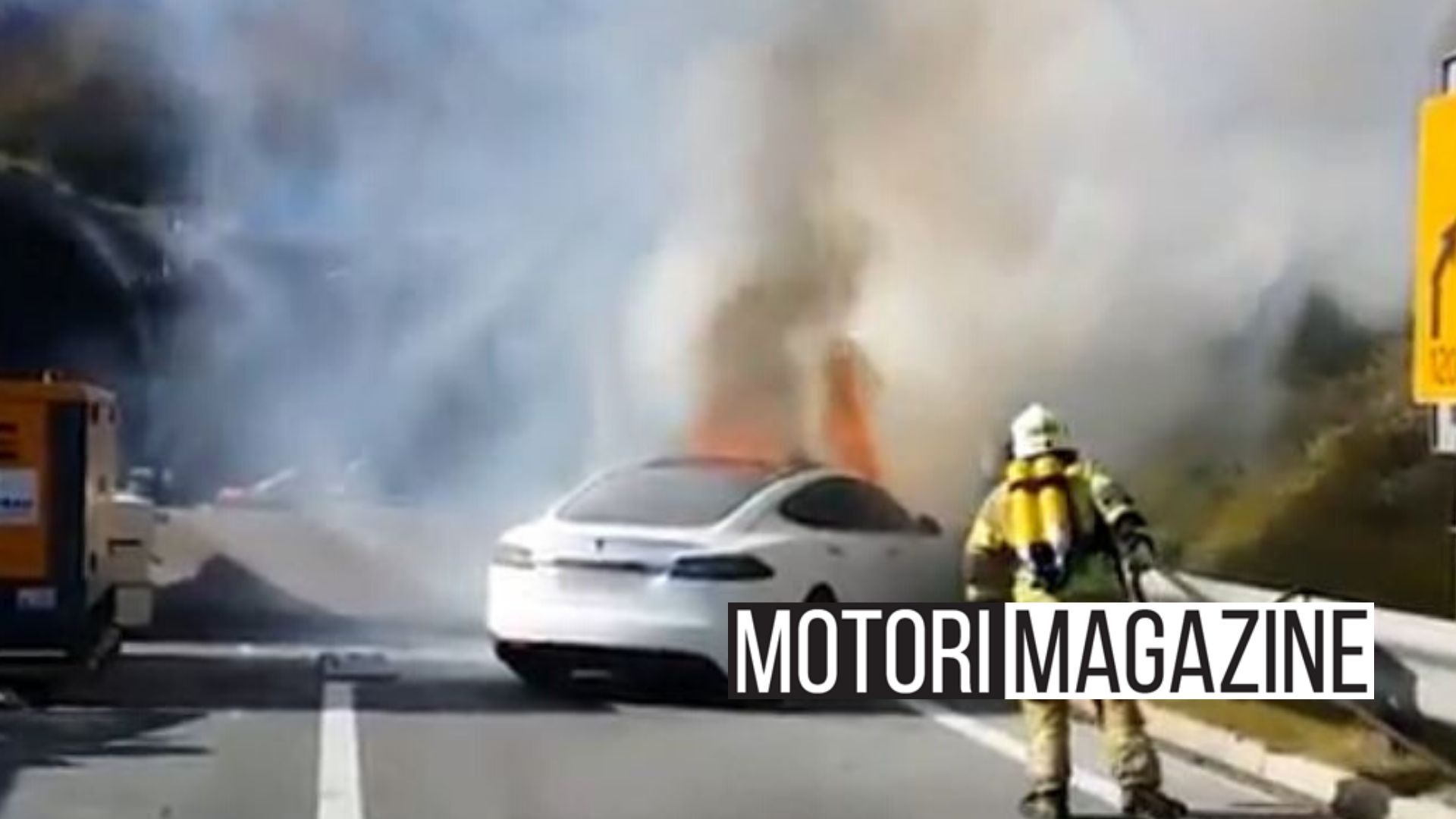 Tesla prende fuoco