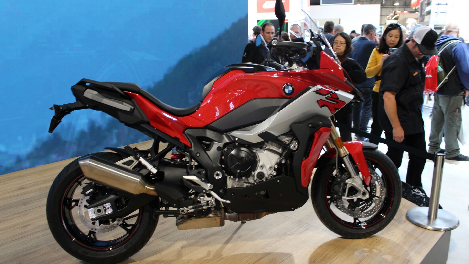 BMW S1000XR 2020 prezzo e scheda tecnica