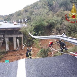 crollo viadotto A16