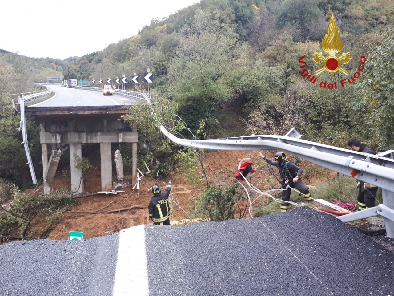 crollo viadotto A16