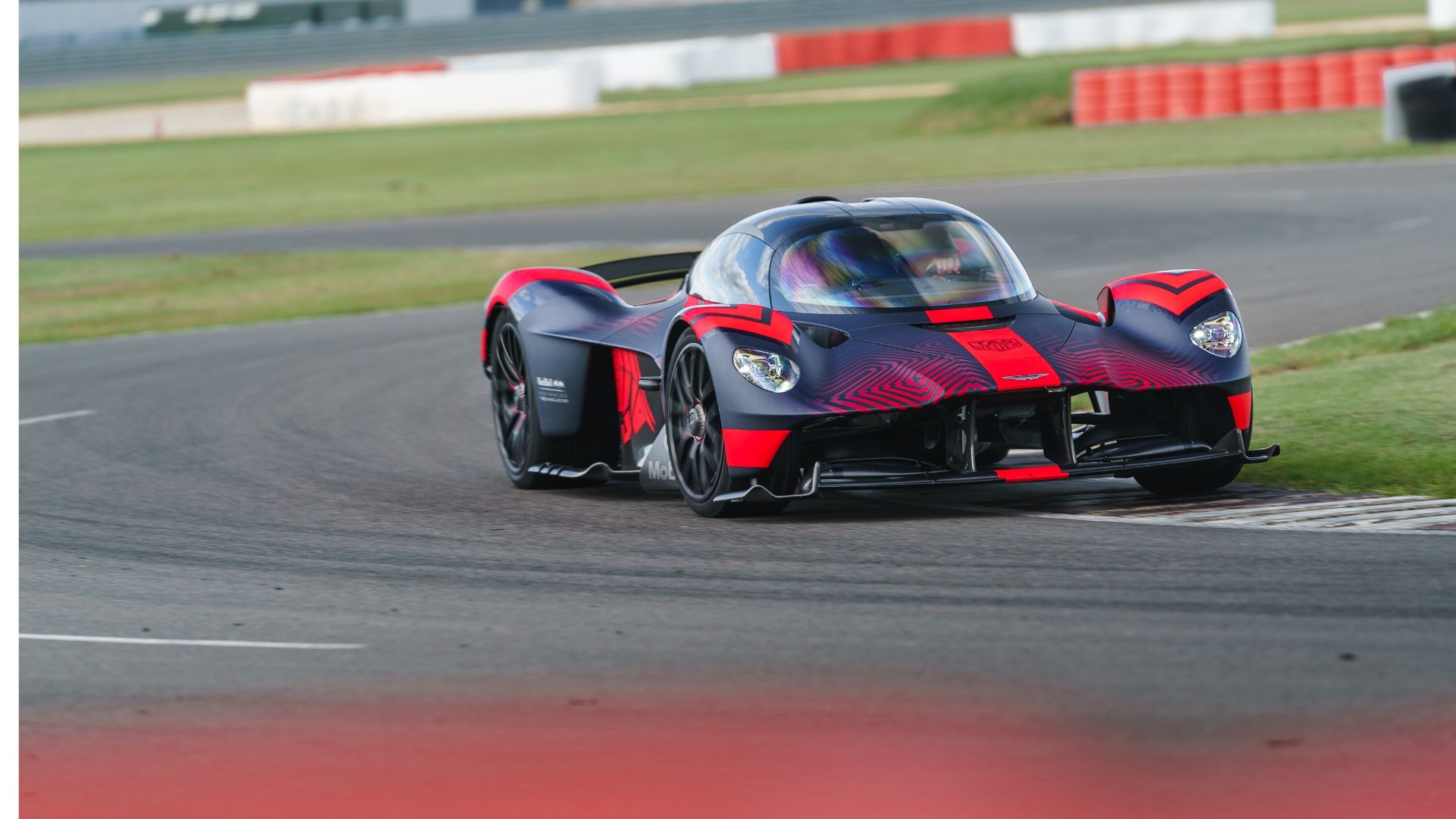 prezzo e motorizzazione aston martin valkyrie