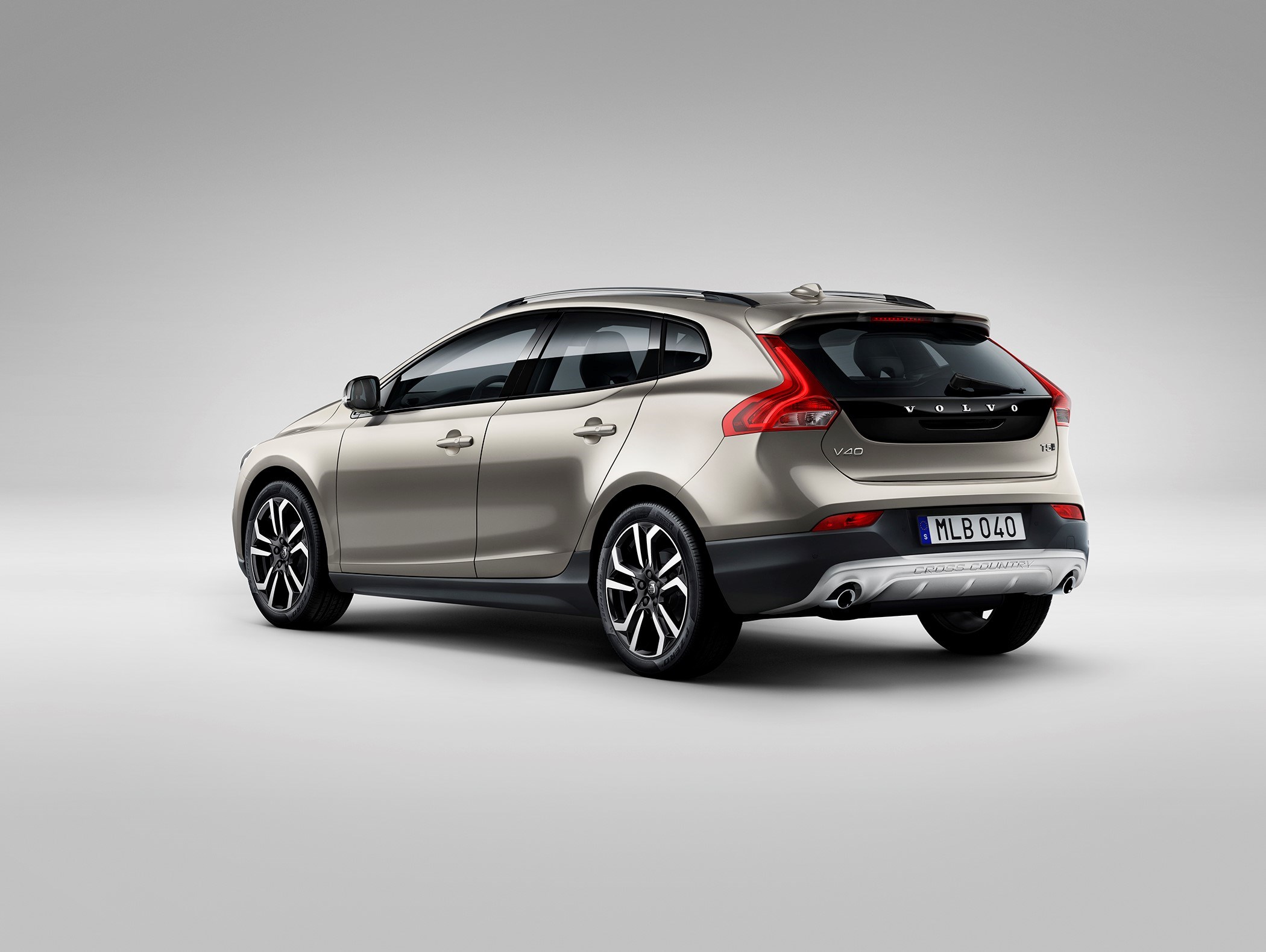 volvo v40 ibrida