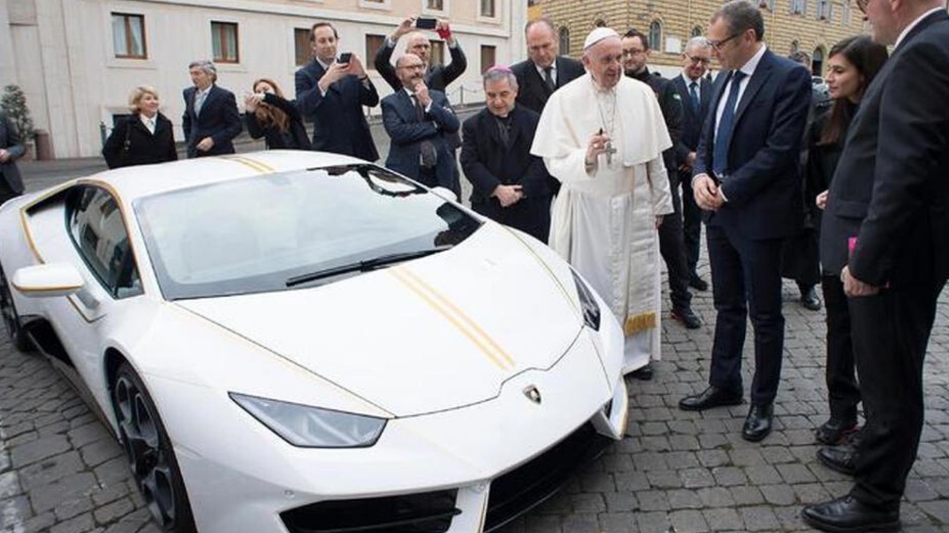 auto Papa Francesco limousine vaticane