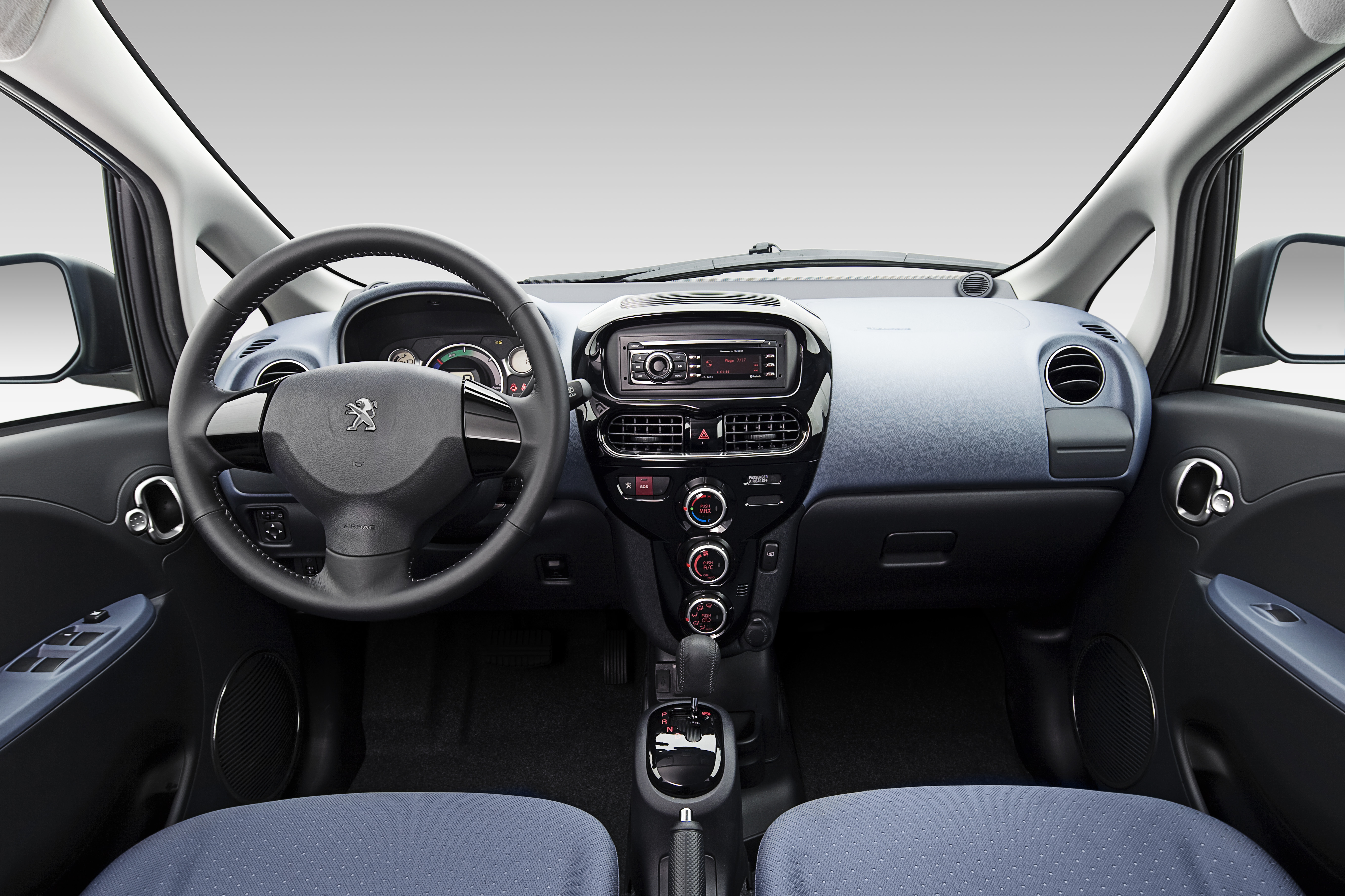 interni Peugeot iON