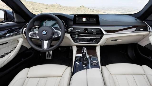 BMW Serie 5 berlina interni