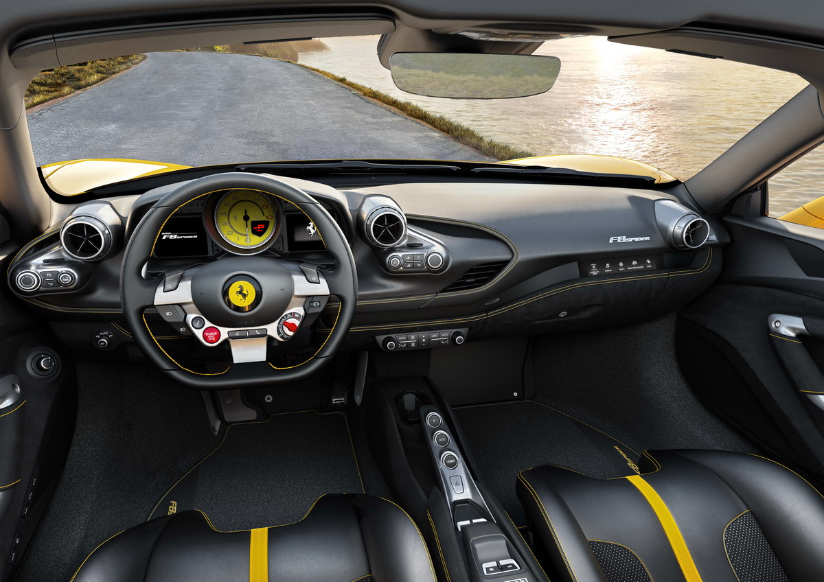 Ferrari F8 Spider interni