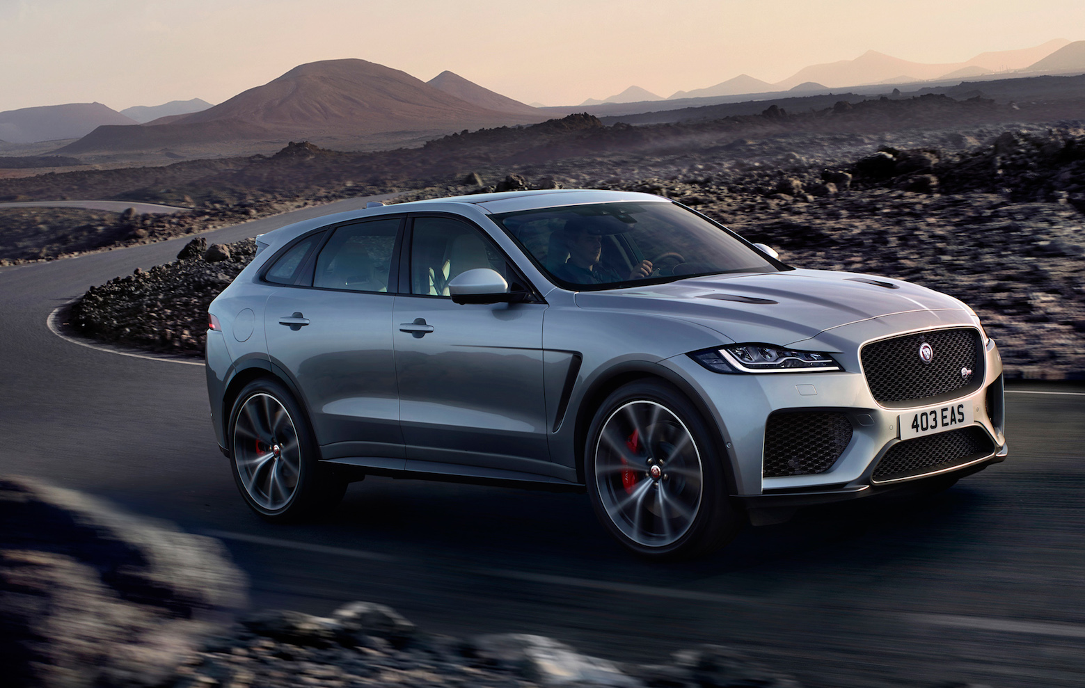 Jaguar F-Pace SVR prestazioni