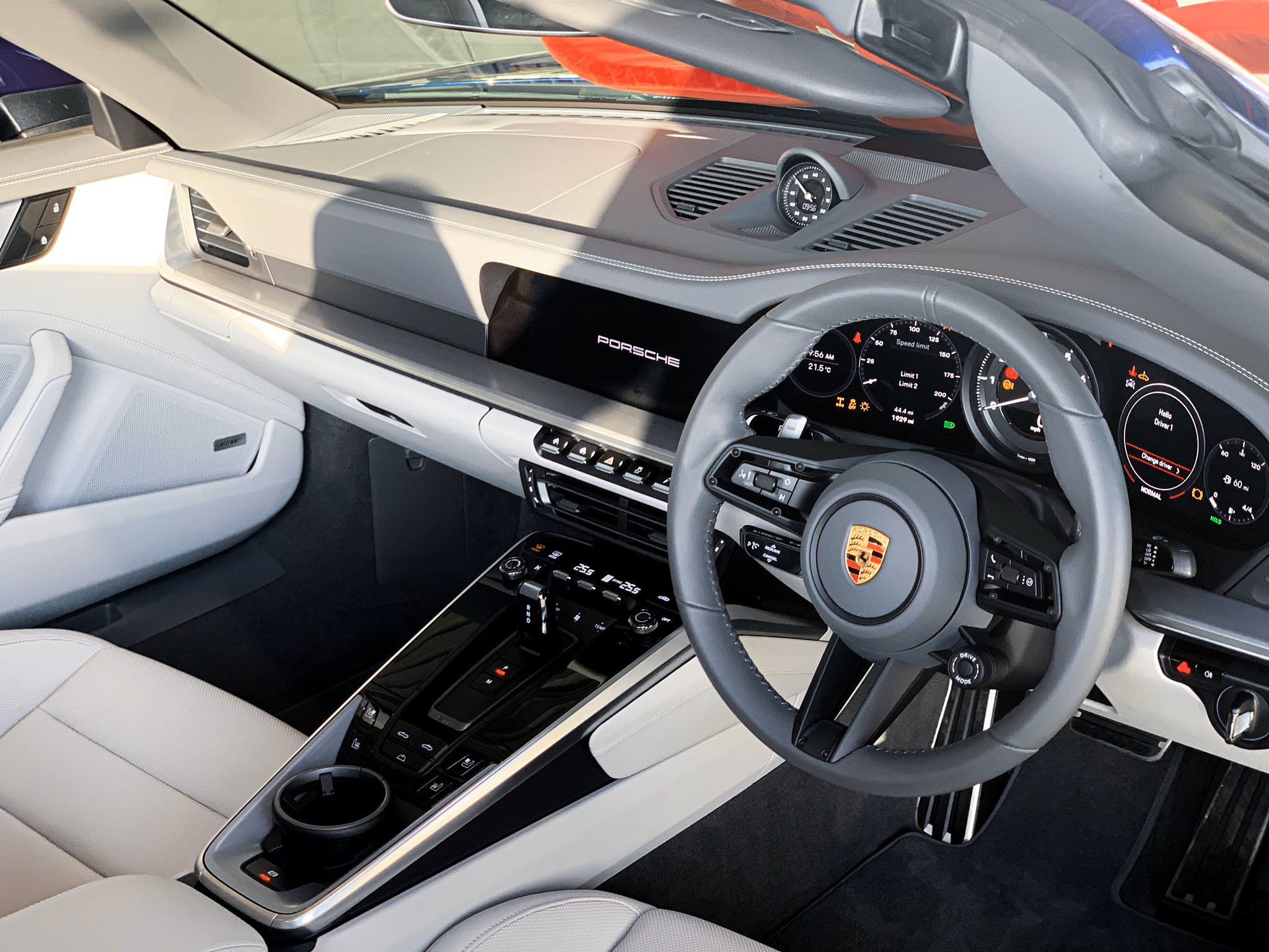 Porsche 911 Carrera 4S Cabriolet interni