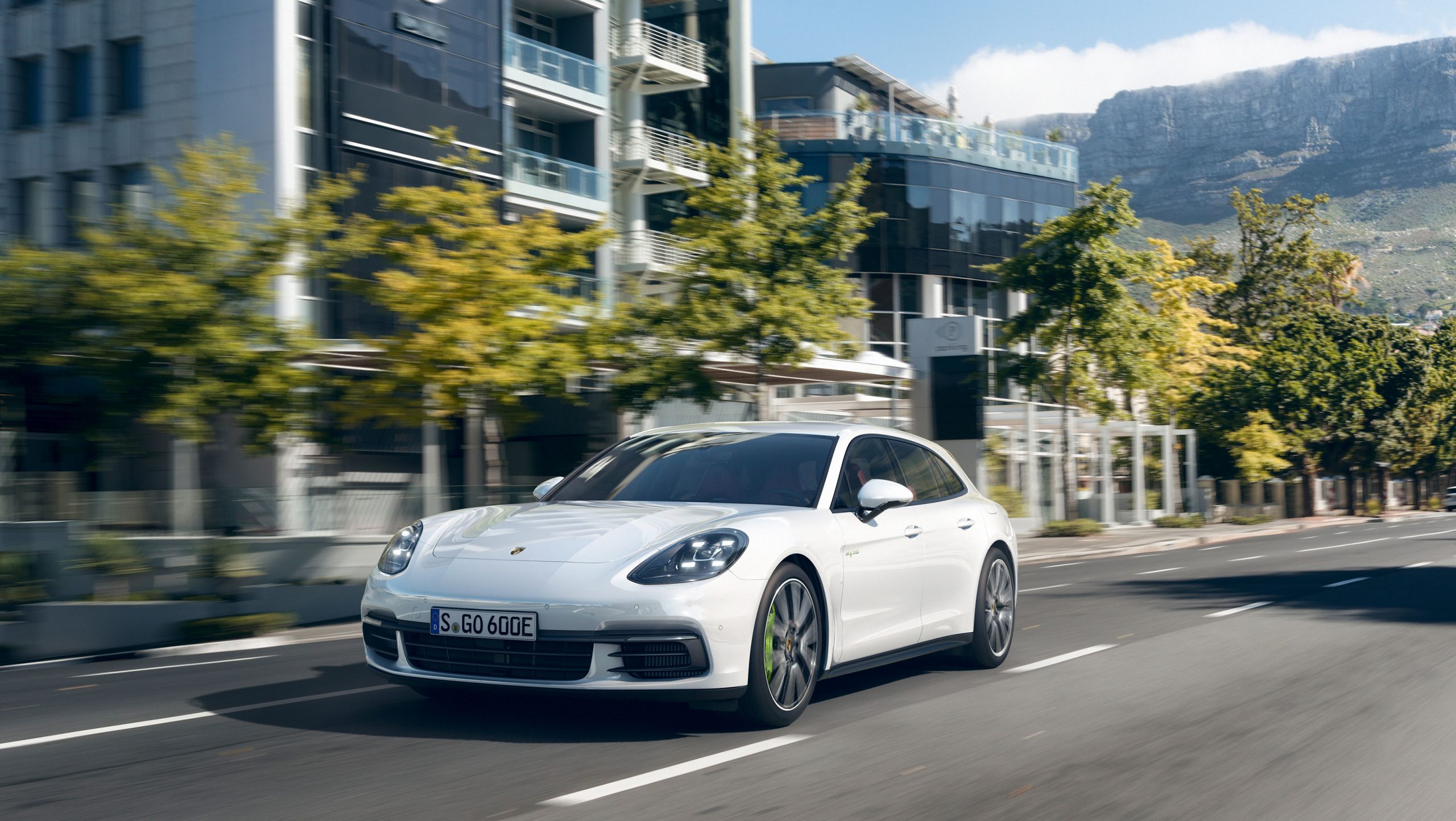 Porsche Panamera 4 E-Hybrid