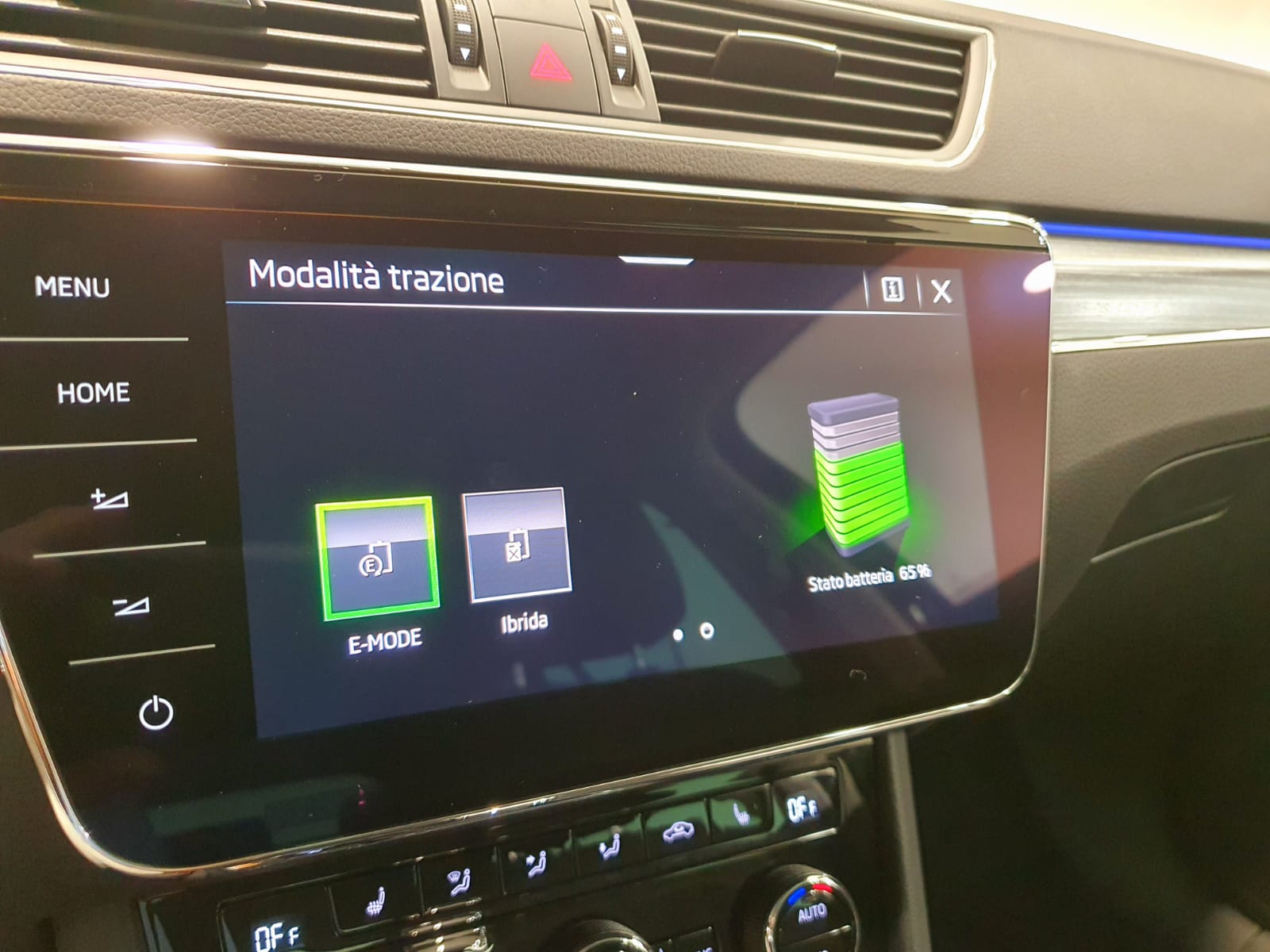 Skoda Superb IV Plug-in Hybrid interno diplay