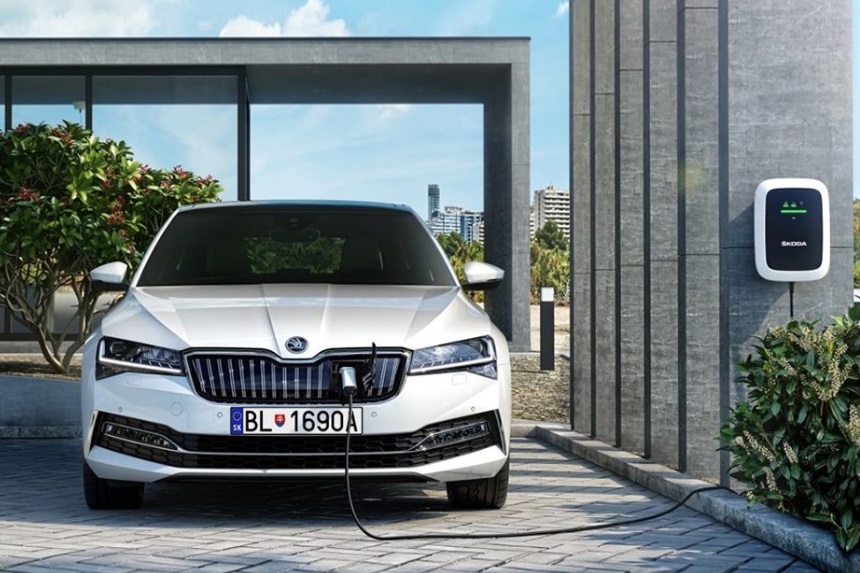 Skoda Superb IV Plug-in Hybrid ricarica