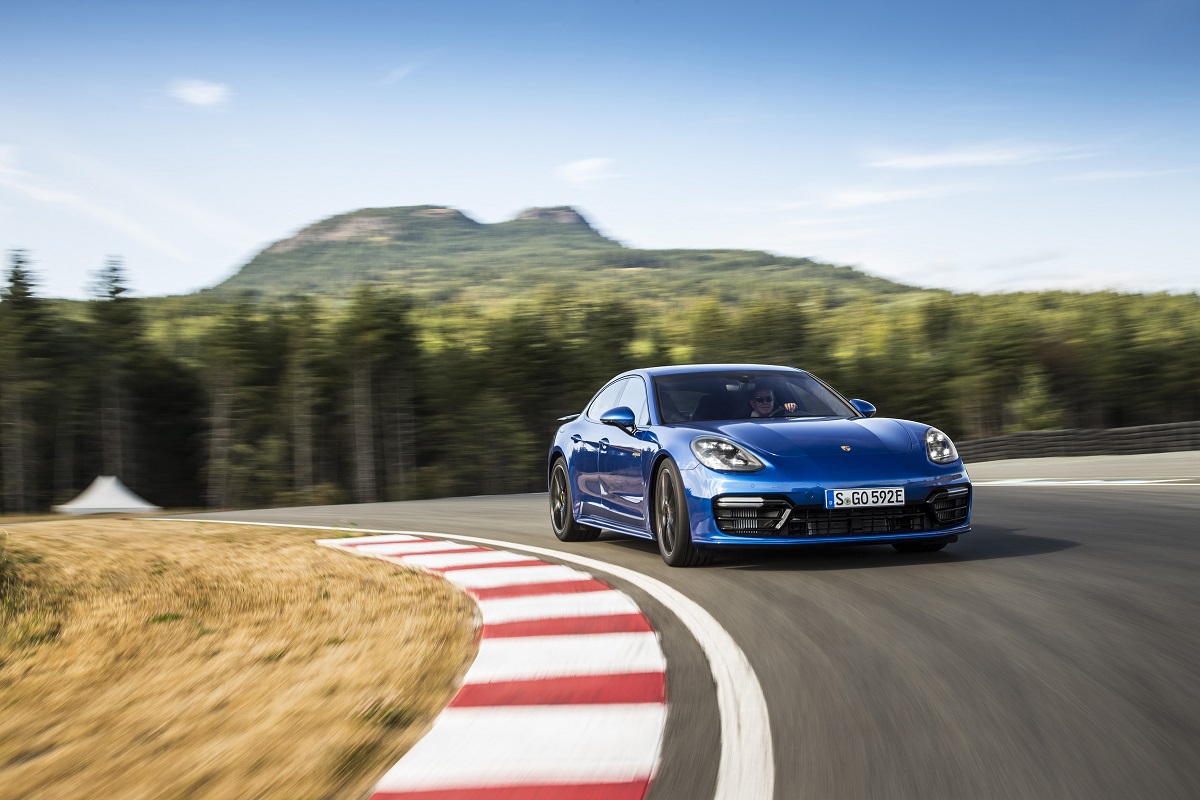 big-porsche-panamera-turbo-s-e-hybrid