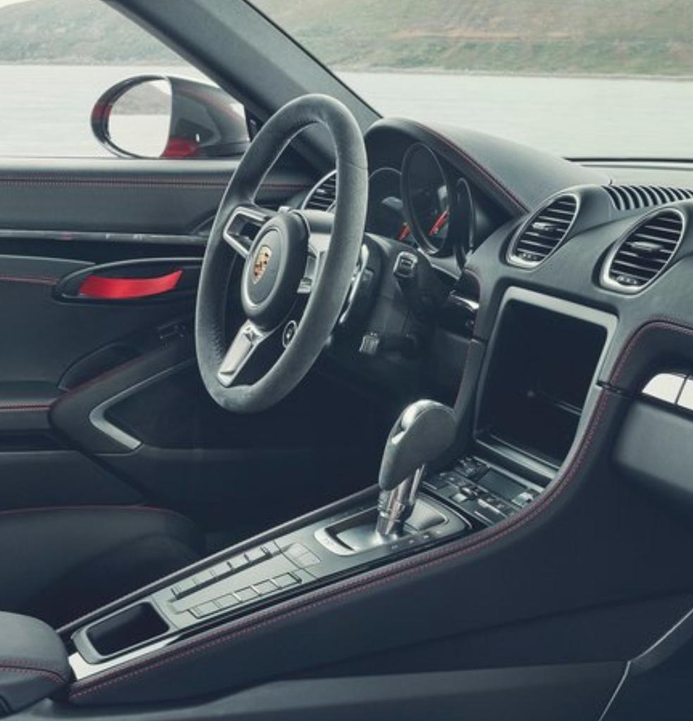 Porsche 718 Boxster T interno