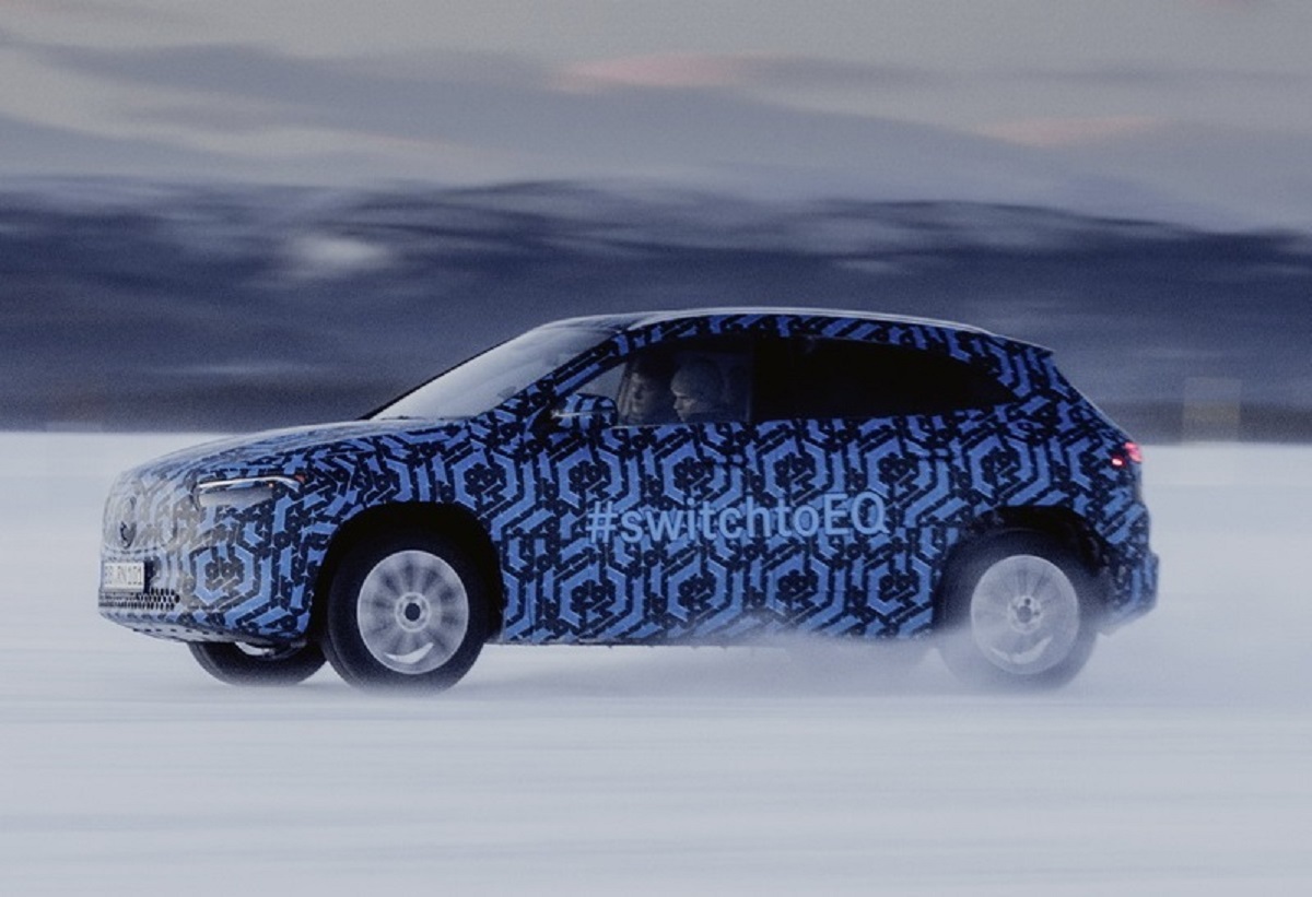 Mercedes-EQA-Snow-Test-Run