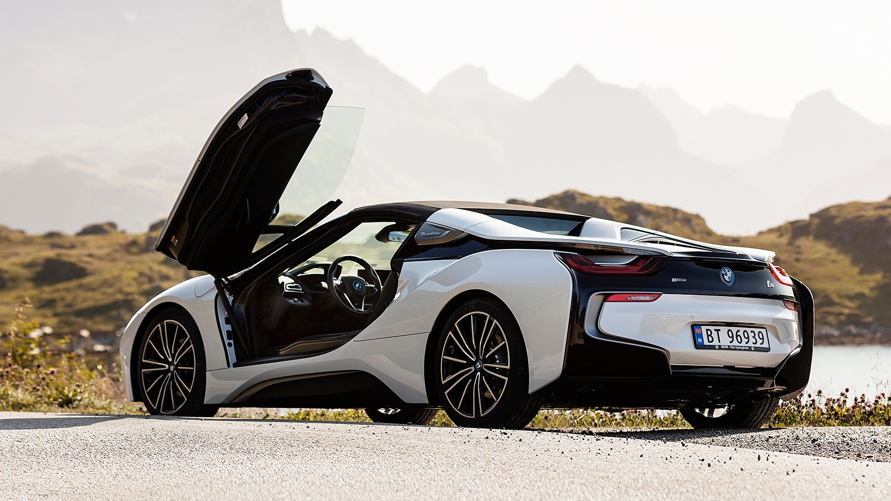 BMW-i8-white-open-door