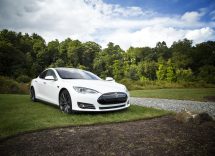 Tesla difetti sistema furto