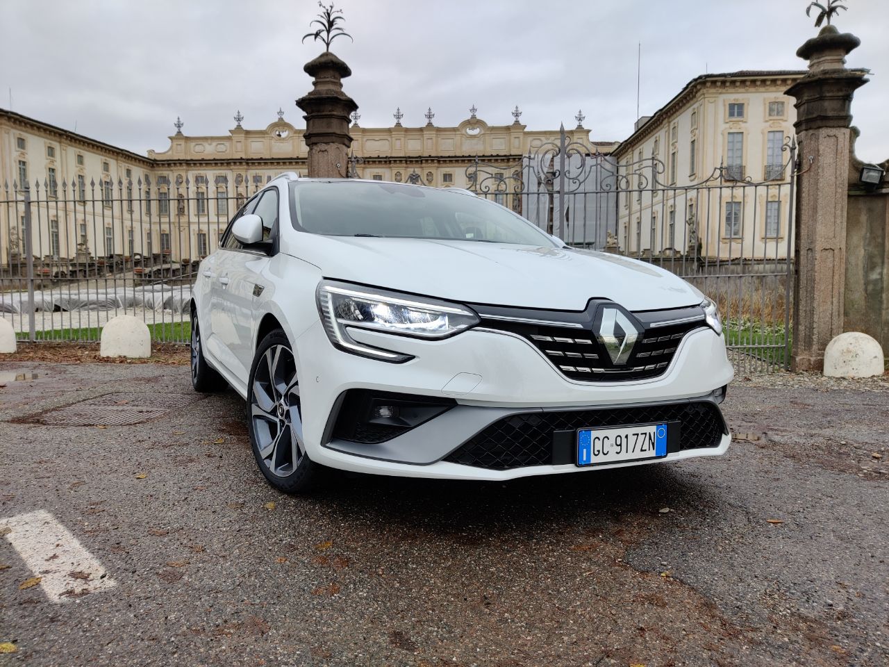 Renault Megane Sporter E-Tech design