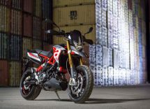 Aprilia-Dorsoduro-900-Side