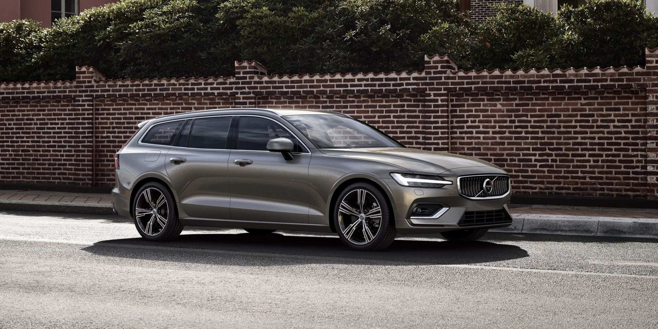Volvo v60 prezzo, dimensioni, interni MotoriMagazine.it