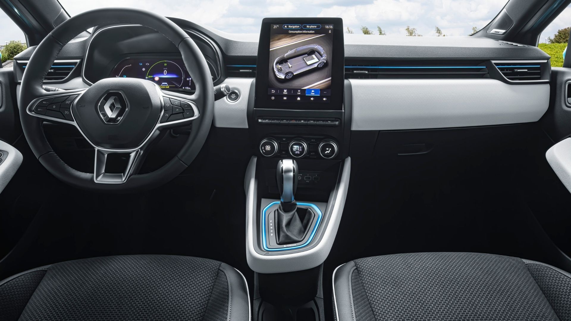 Renault Clio E-Tech Hybrid interni ed infotainment