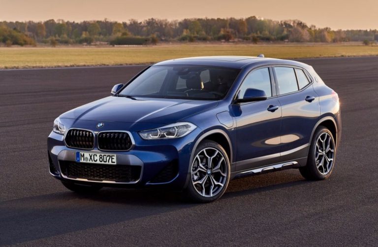 BMW X2 xDrive25e interni