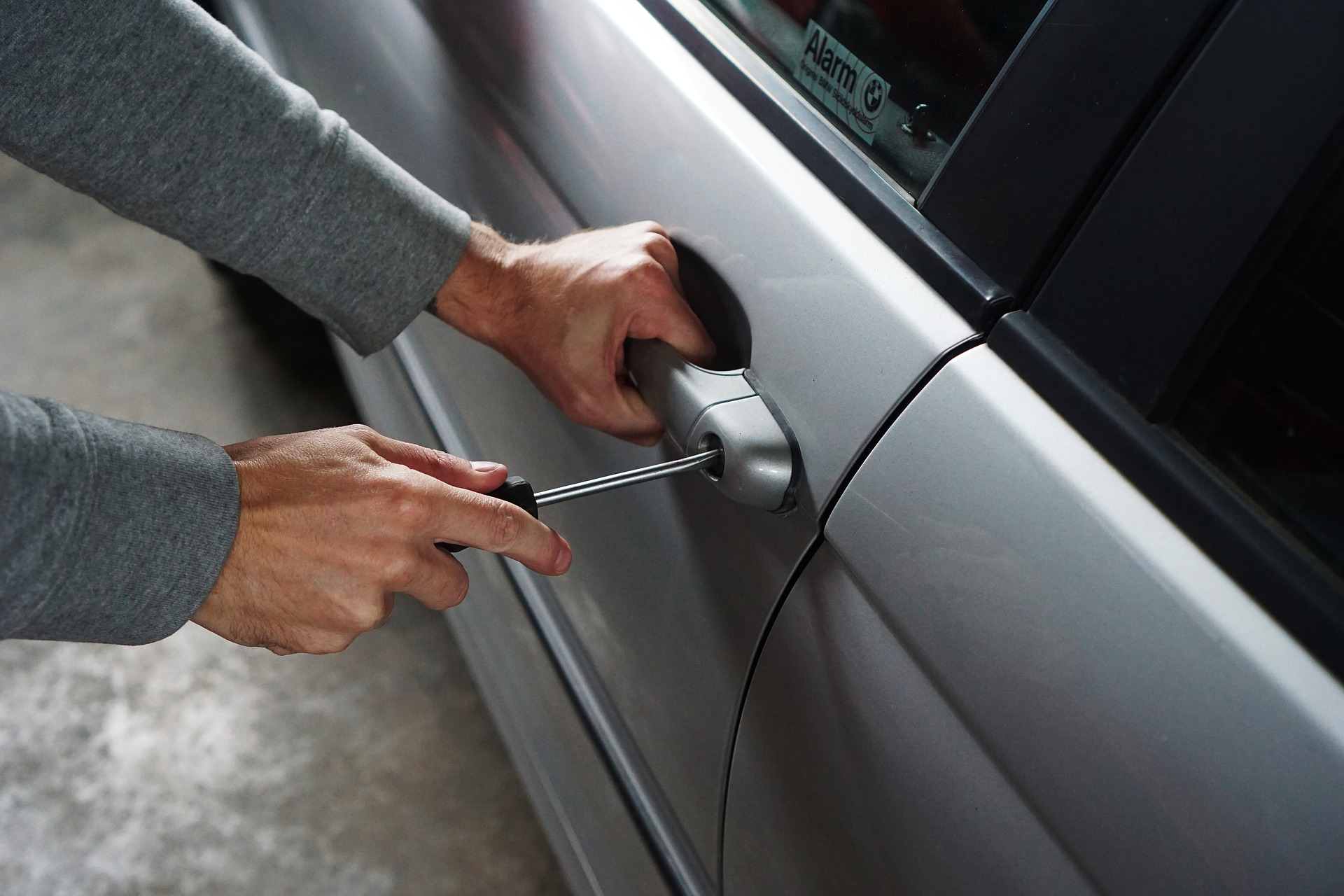 Cosa fare in caso di auto rubata