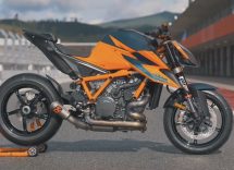 2021-1290-Super-Duke-R-Sideview