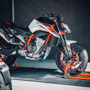 KTM 890 Duke R 2021