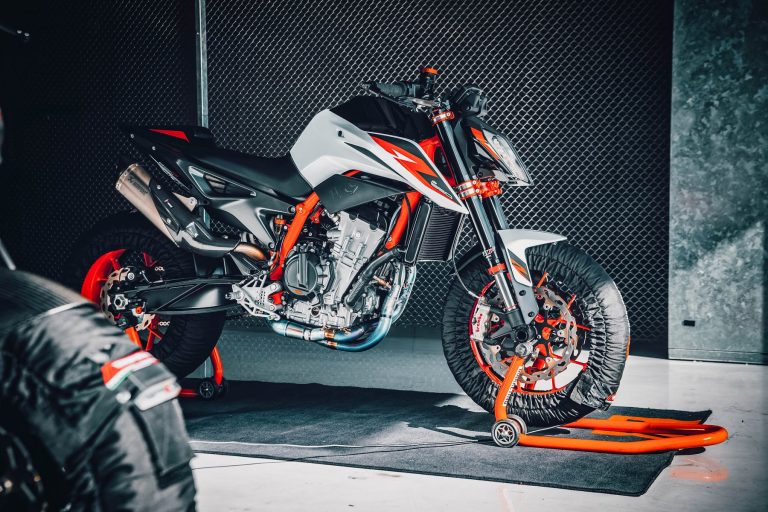 KTM 890 Duke R 2021