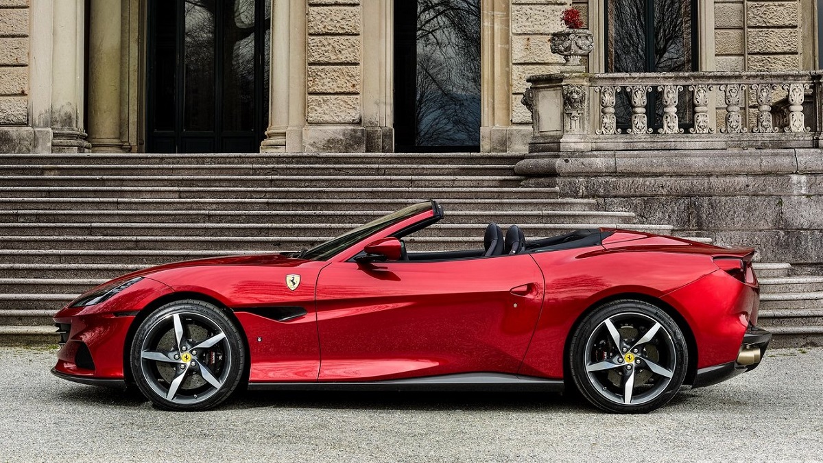 2021-Ferrari-Portofino-M-Sideview