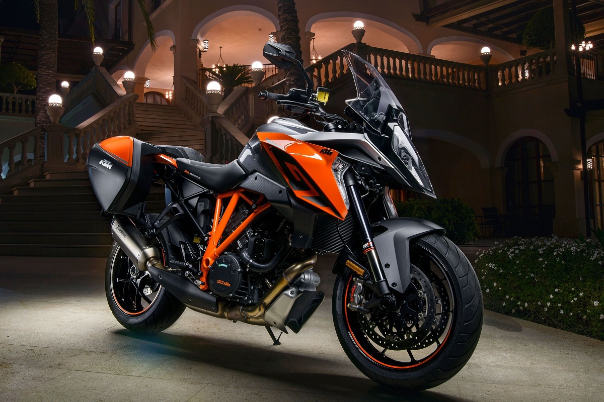 KTM 1290 Super Duke GT 2021 caratteristiche