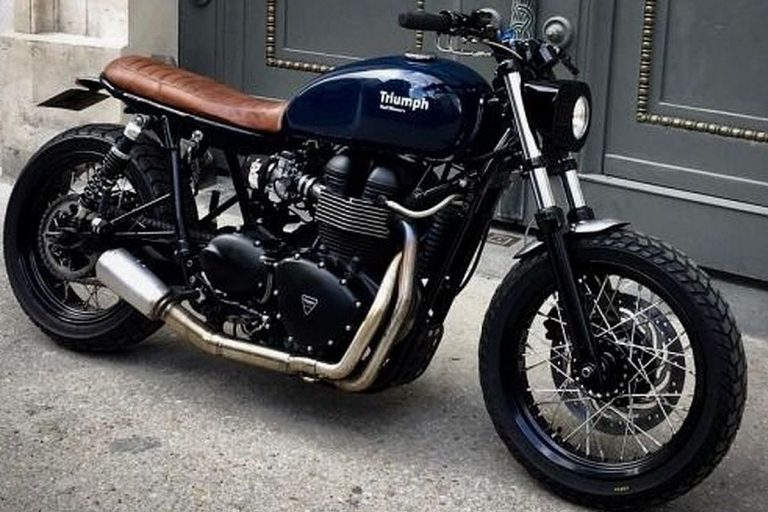 Una Triumph Bonneville T120 in posa