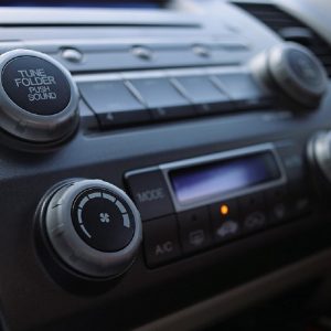 Come sostituire l'antenna dell'auto