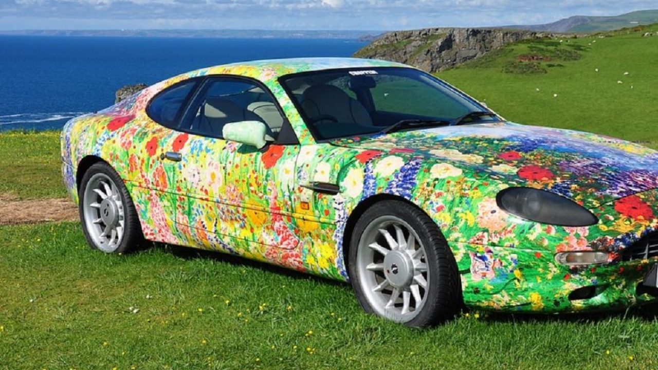 Adesivi per auto: dove possono essere applicati | Motori Magazine