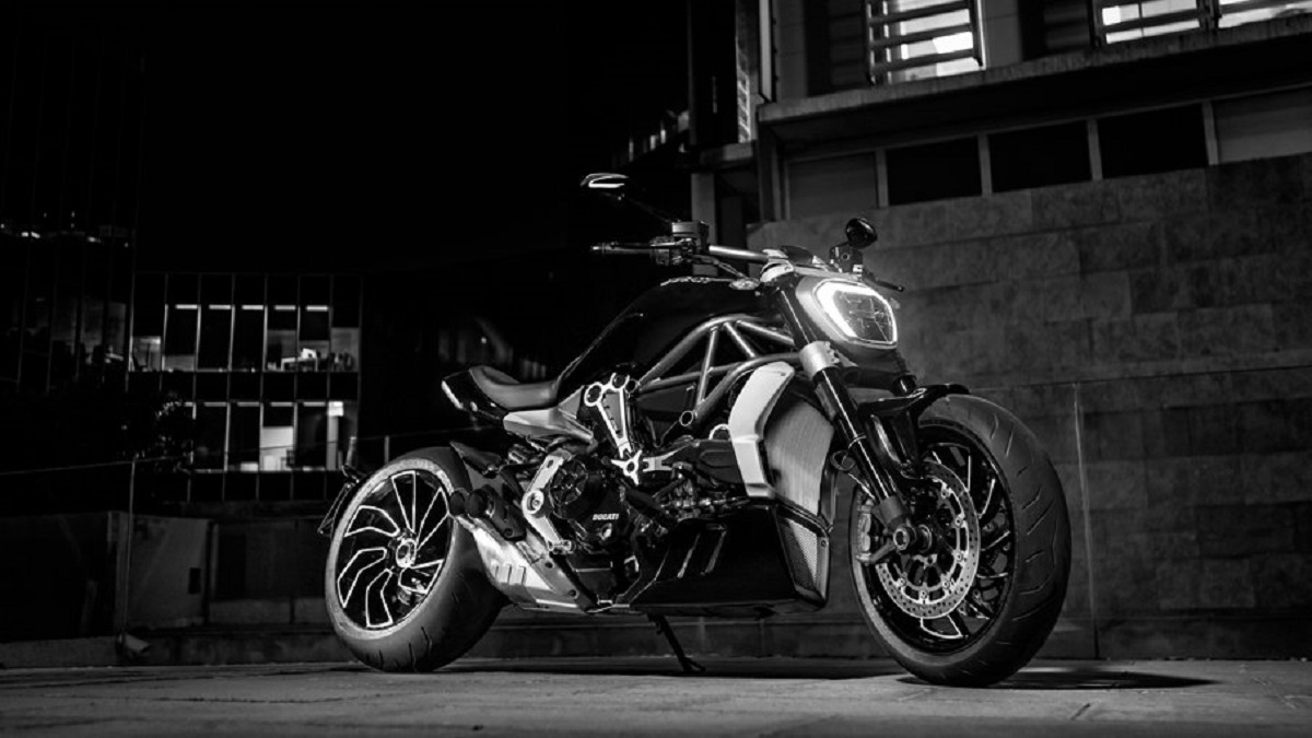 Ducati-XDiavel-1262-black&white