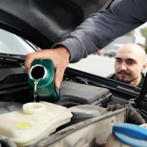 come controllare olio auto prima di partire